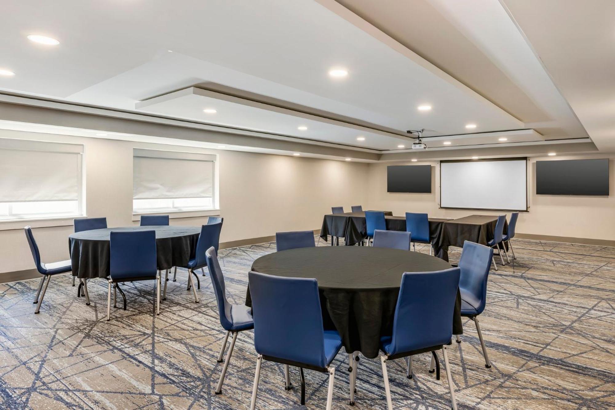 Holiday Inn Express Chicago-Downers Grove By Ihg Exterior photo
