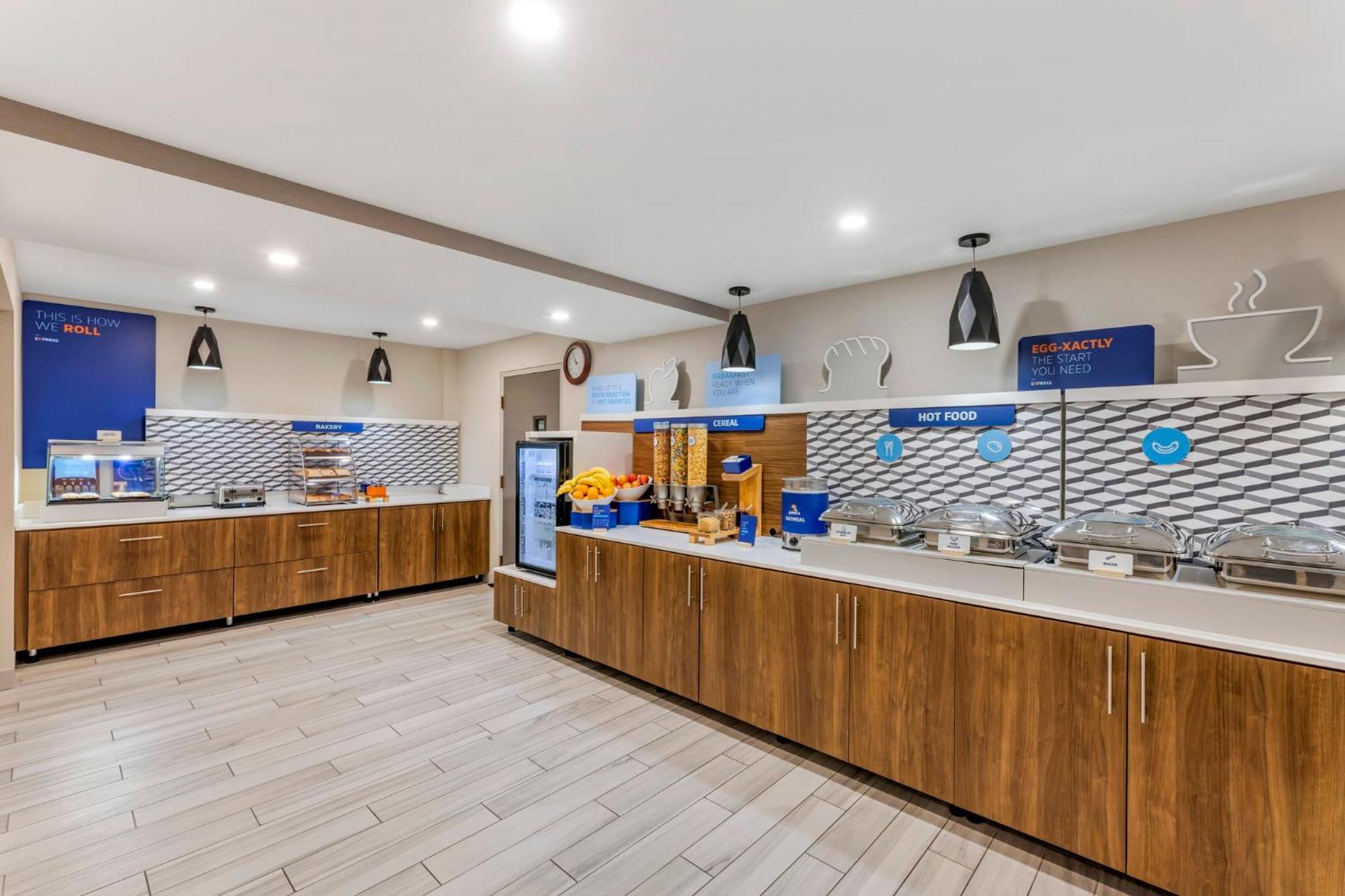 Holiday Inn Express Chicago-Downers Grove By Ihg Exterior photo